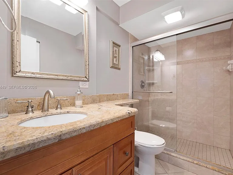 1000 NE 14th Ave #602 — Photo 10