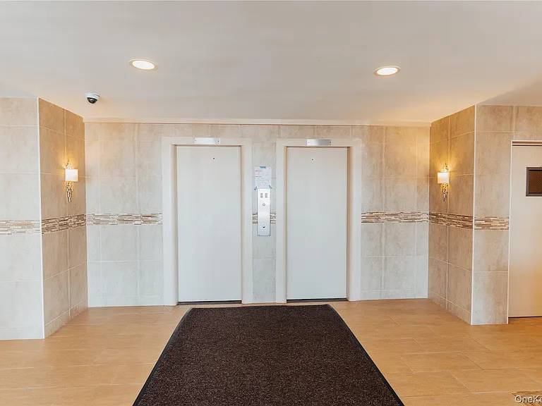 1 Broadway E #4B — Photo 6