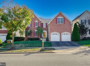 25466 Chambers Dr, Chantilly, VA 20152