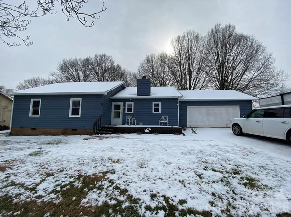 72 Pleasant Gardens Dr, Taylorsville, NC 28681