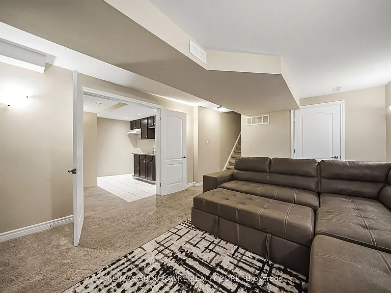 902 Gazley Cir — Photo 26