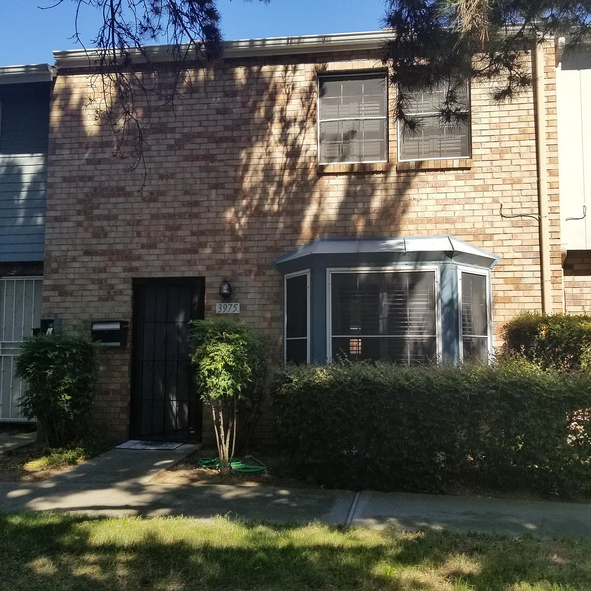 3975 Oak Villa Cir photo 1