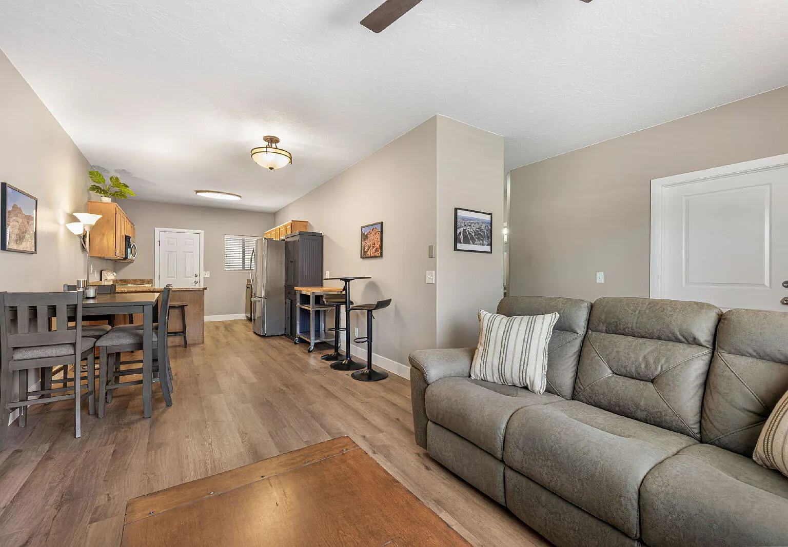 2 bed, 1.0 bath, 1139 sqft, $1,995 — Photo 3