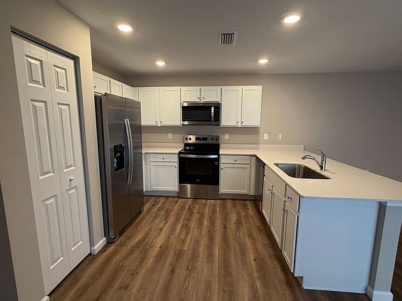 4th image of 350 Dolphin St SE