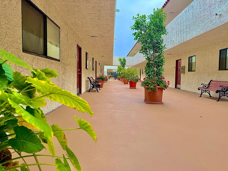Royal Hazeltine Villas — Photo 44