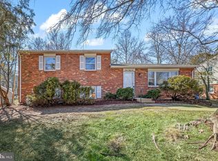 1265 Redwood Ct, Herndon, VA 20170