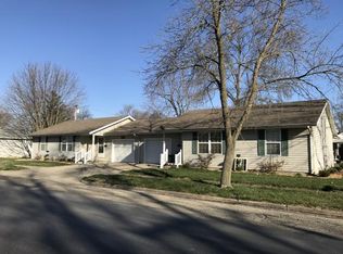 105 E Monroe Ave, Altamont, IL 62411