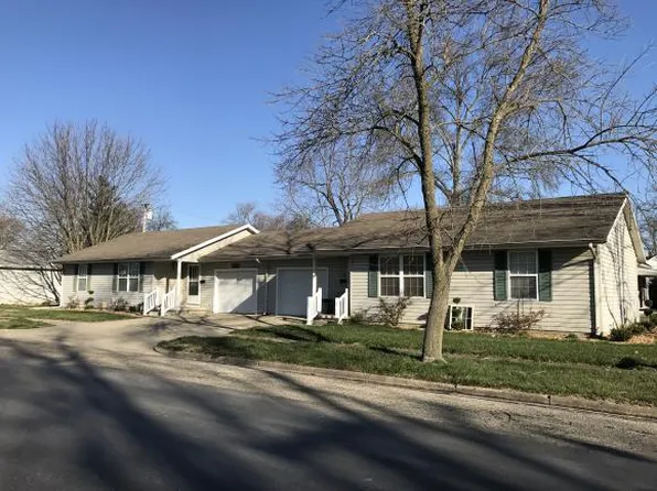 105 E Monroe Ave, Altamont, IL 62411
