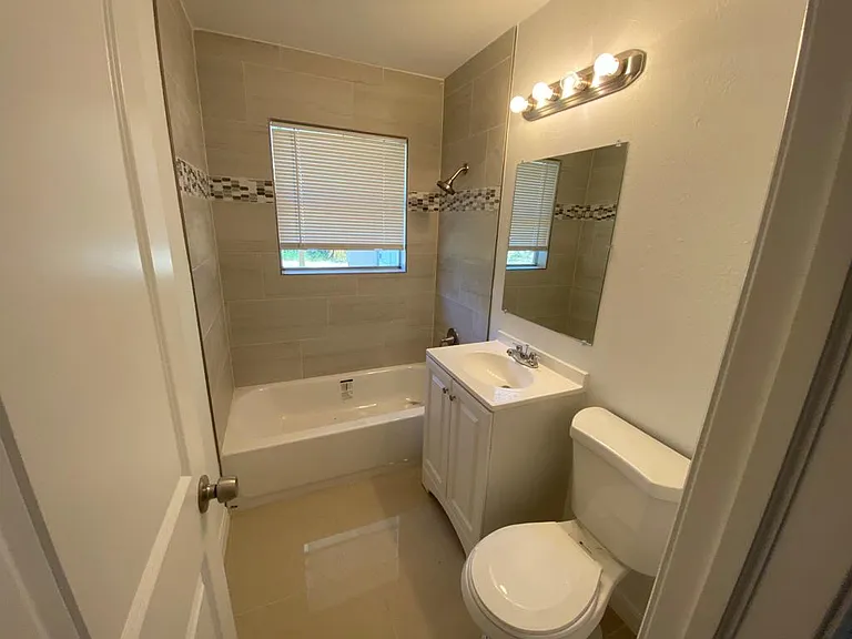 3037 Market St — Photo 4