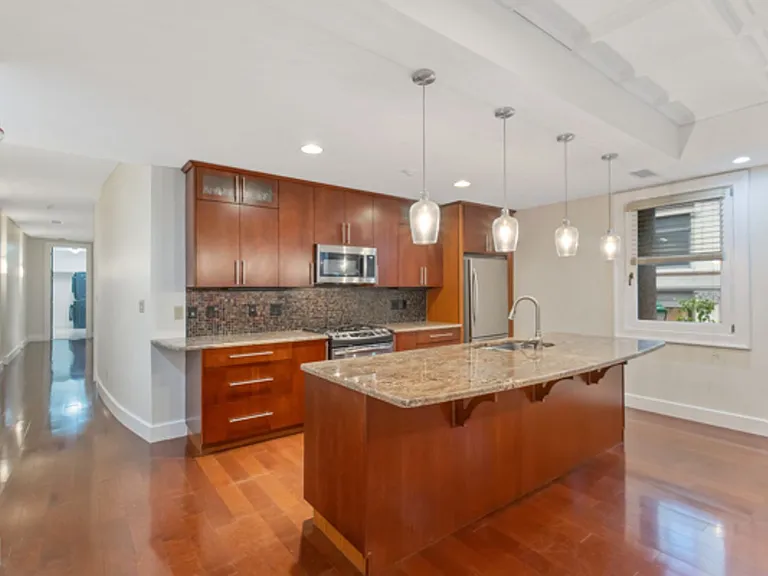 115 E Jefferson St — Photo 9