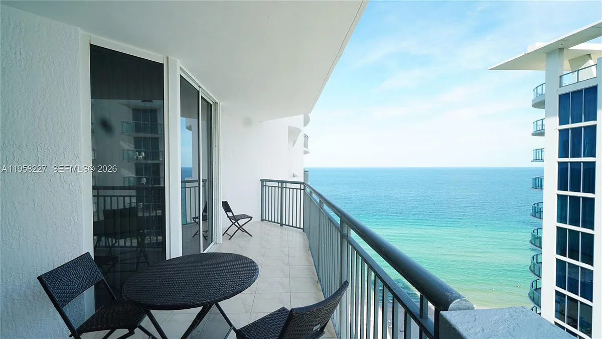 Building Photo - 17375 Collins Ave #2304