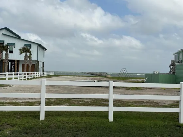 1024 S Water St, Rockport, TX 78382