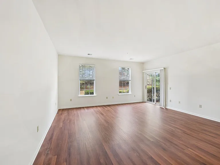 Spring Creek Apartments — Photo 20