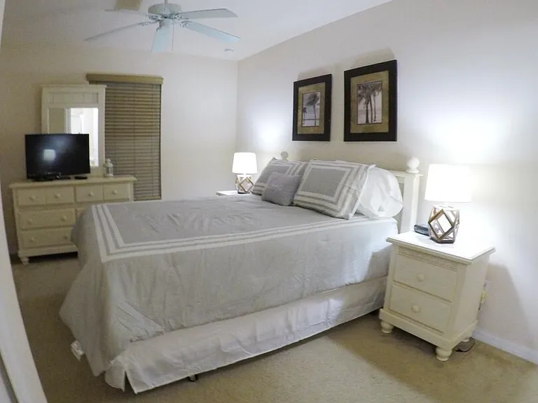 Royal Ridge Dr — Photo 21