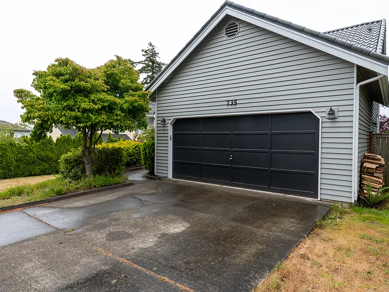735 SW Barrington Dr — Photo 3