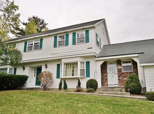 1221 Viewmont Dr, Niskayuna, NY 12309