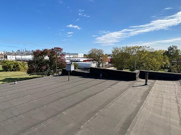 5th image of 744 W Grand Blvd