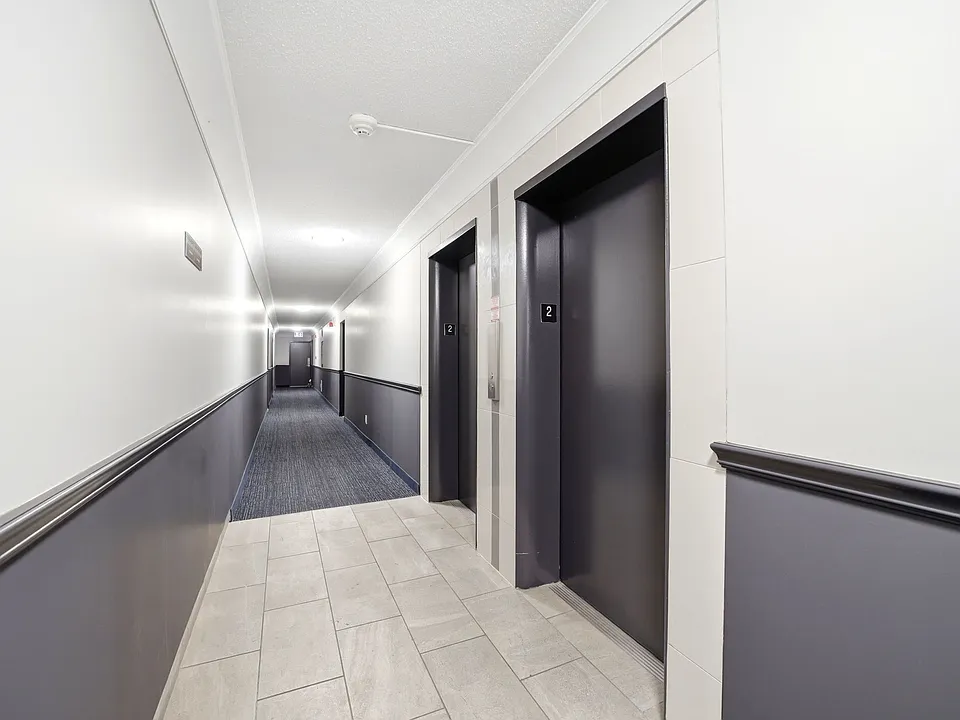 205 Queen Mary Dr