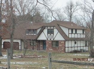 12126 Pease Rd, Marion, IL 62959