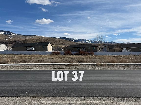 2nd image of 646 N Cherry Ridge Ln