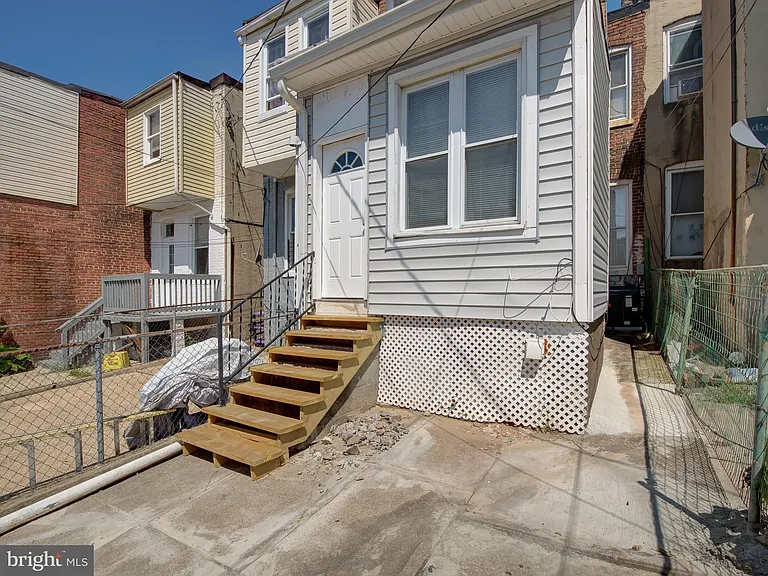 2621 E Oliver St — Photo 49