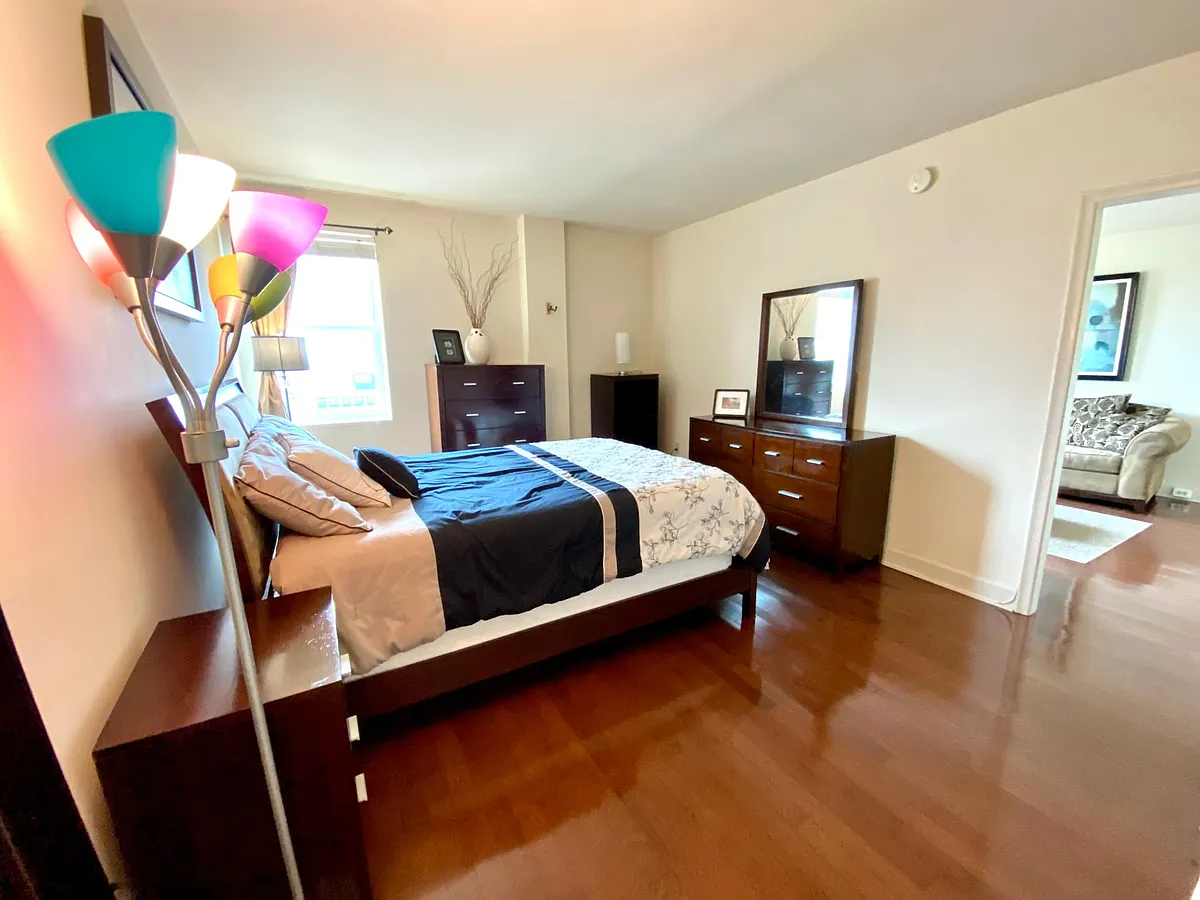 Building Photo - 1205 Saint Charles Ave #1313