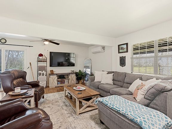 5th image of 785 Trail Rd