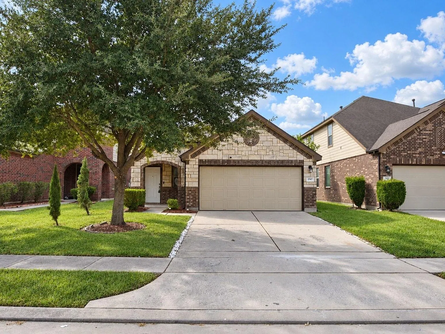 4 bed, 2.0 bath, 1558 sqft, $1,800 — Photo 2