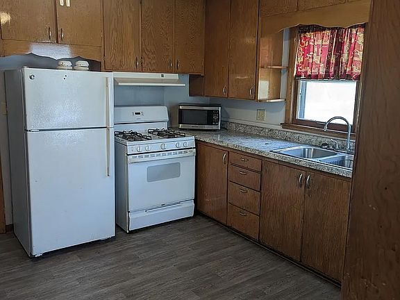 3rd image of 1502 Crescent St