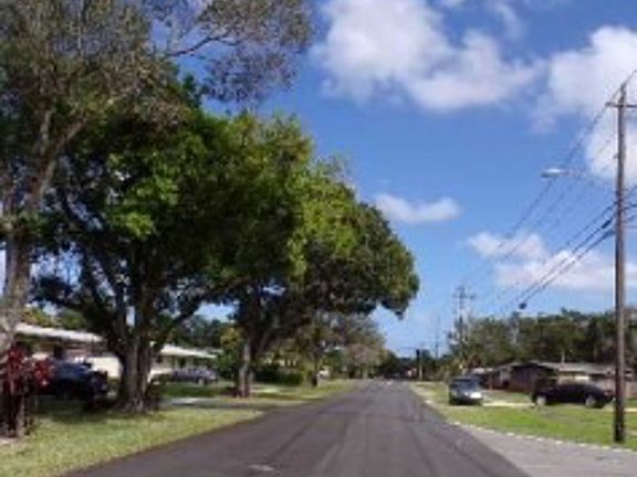 Exterior Neighborhood (street photo)