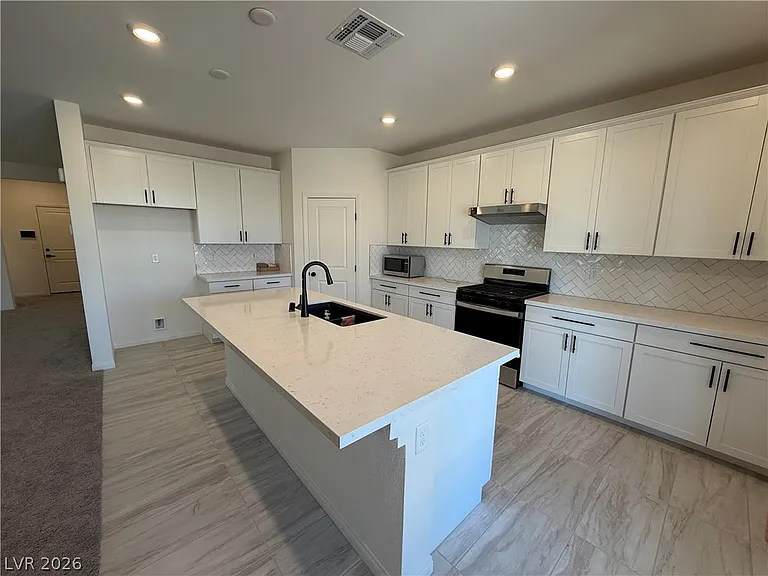 8030 Minavalle Ave — Photo 7