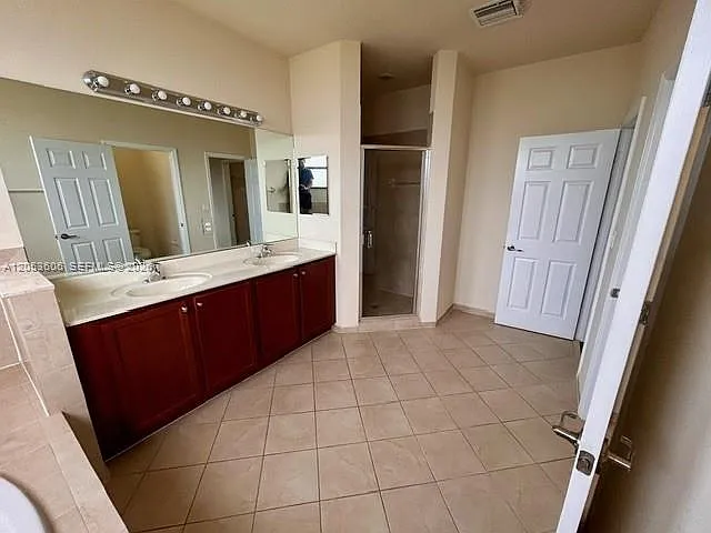 14435 SW 16th St — Photo 24