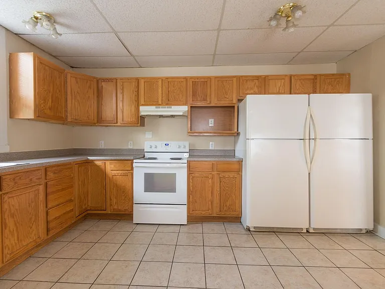 628 University - 7-bed/3-bath - Brand new flooring! — Photo 14