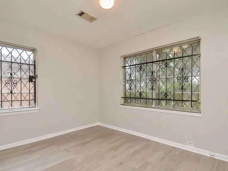 5243 Greylog Dr — Photo 14