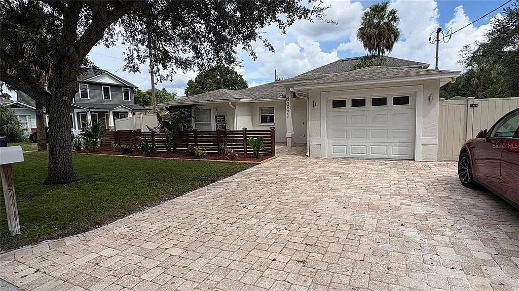 3 bed, 2.0 bath, 1358 sqft, $3,500 — Photo 2