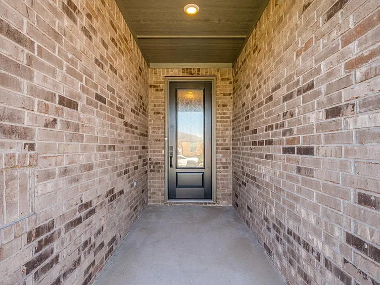 1009 Calhoun Dr — Photo 4