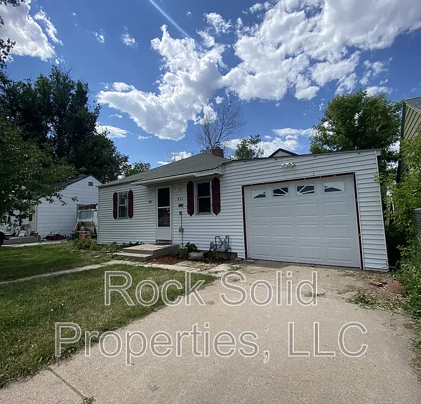 416 E 3rd St — Photo 2