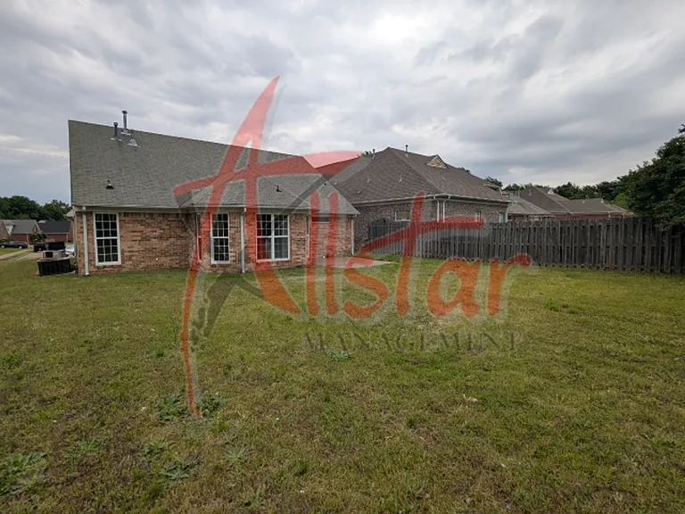 947 Clubhouse Dr — Photo 14