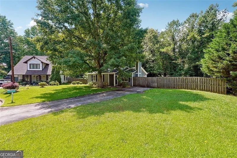 3 bed, 2.0 bath, 1023 sqft, $1,600 — Photo 2