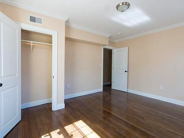 4803 Washington St #3 — Photo 7