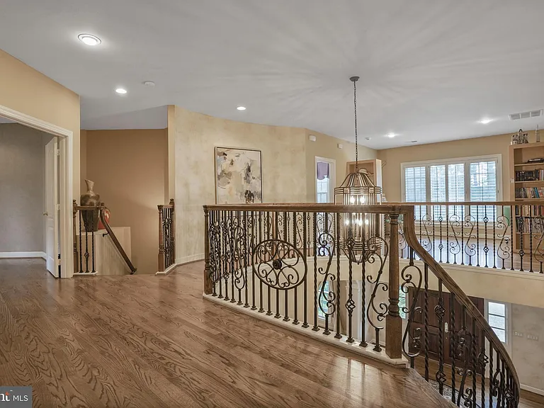 9864 Walker Glen Ct — Photo 100