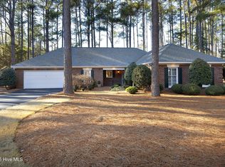 8 Ravenel Ct, Southern Pines, NC 28387