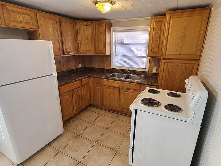 315 S J St #B — Photo 7