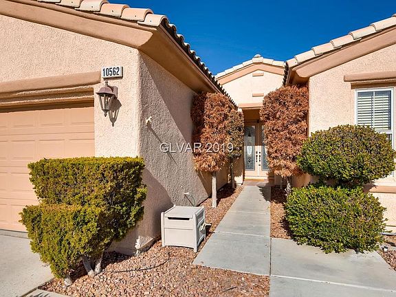 2nd image of 10562 Sopra Ct