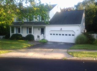 204 Old Evarts Ln, Groton, CT 06355