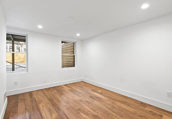 5th image of 207A Halsey St #1