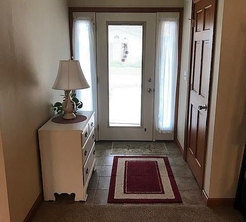 3rd image of 124 Stoneridge Ct