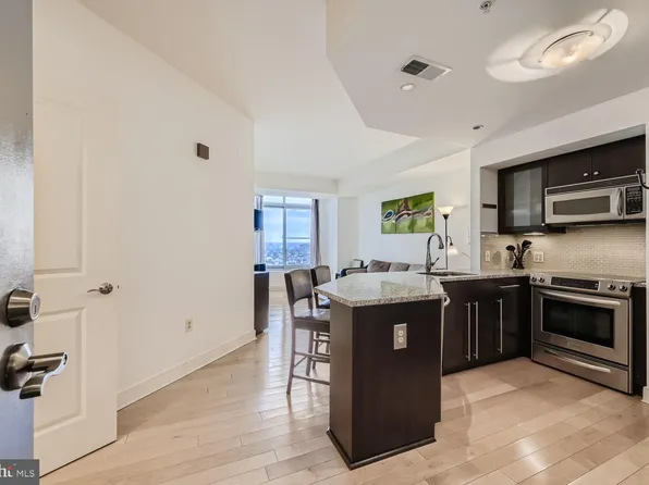 675 President St Unit 2107, Baltimore, MD 21202