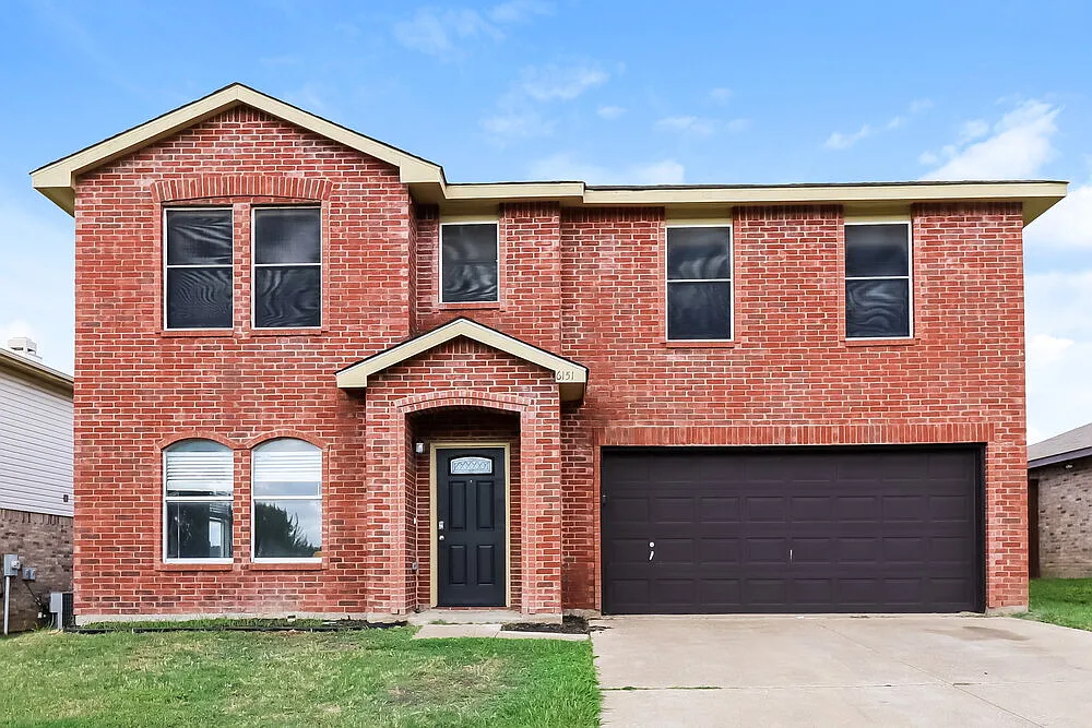 3 bed, 2.5 bath, 2294 sqft, $2,700 — Photo 1