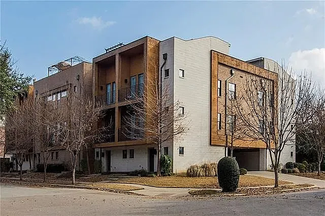 3930 Bowser Ave #10 — Photo 36